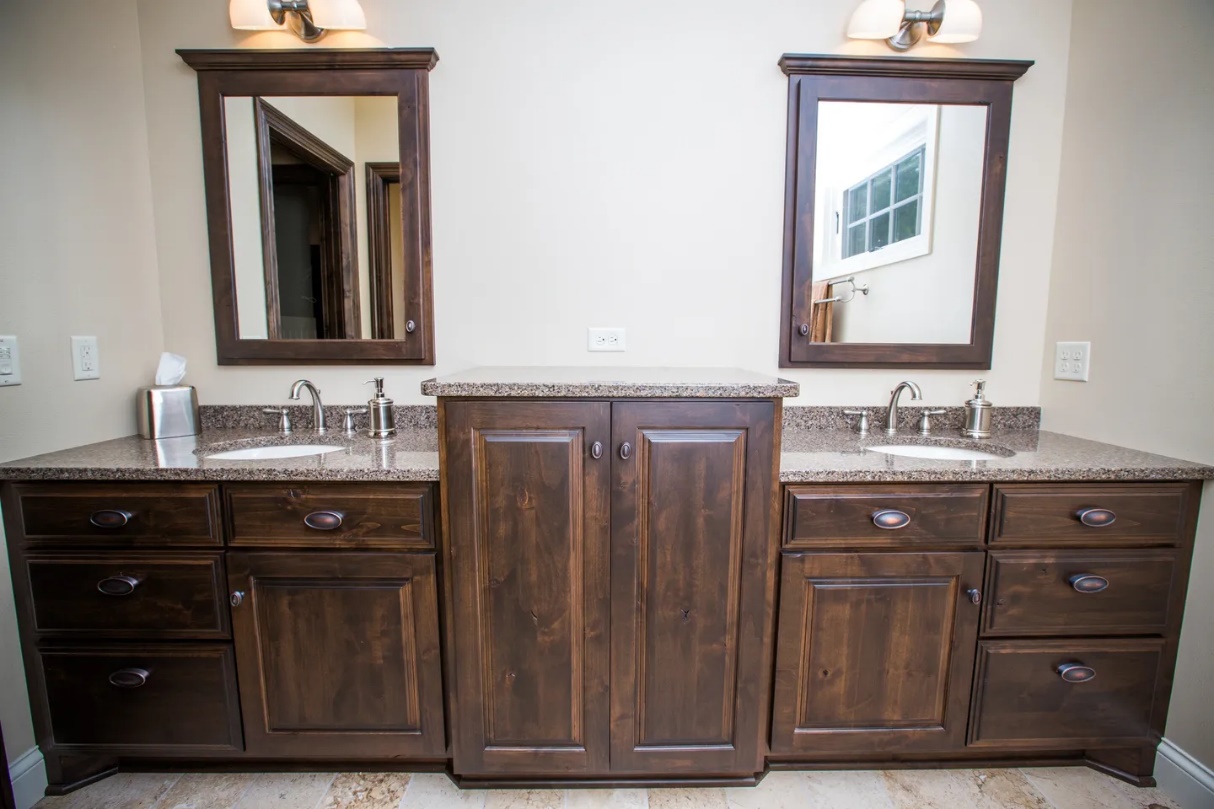 A bathroom with two sinks and mirrors in it