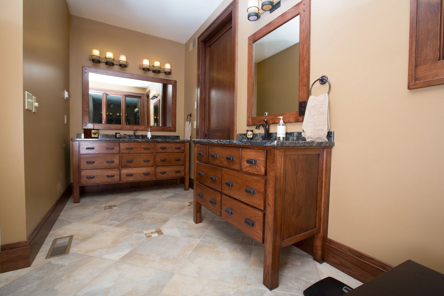 A bathroom with two sinks and a mirror.