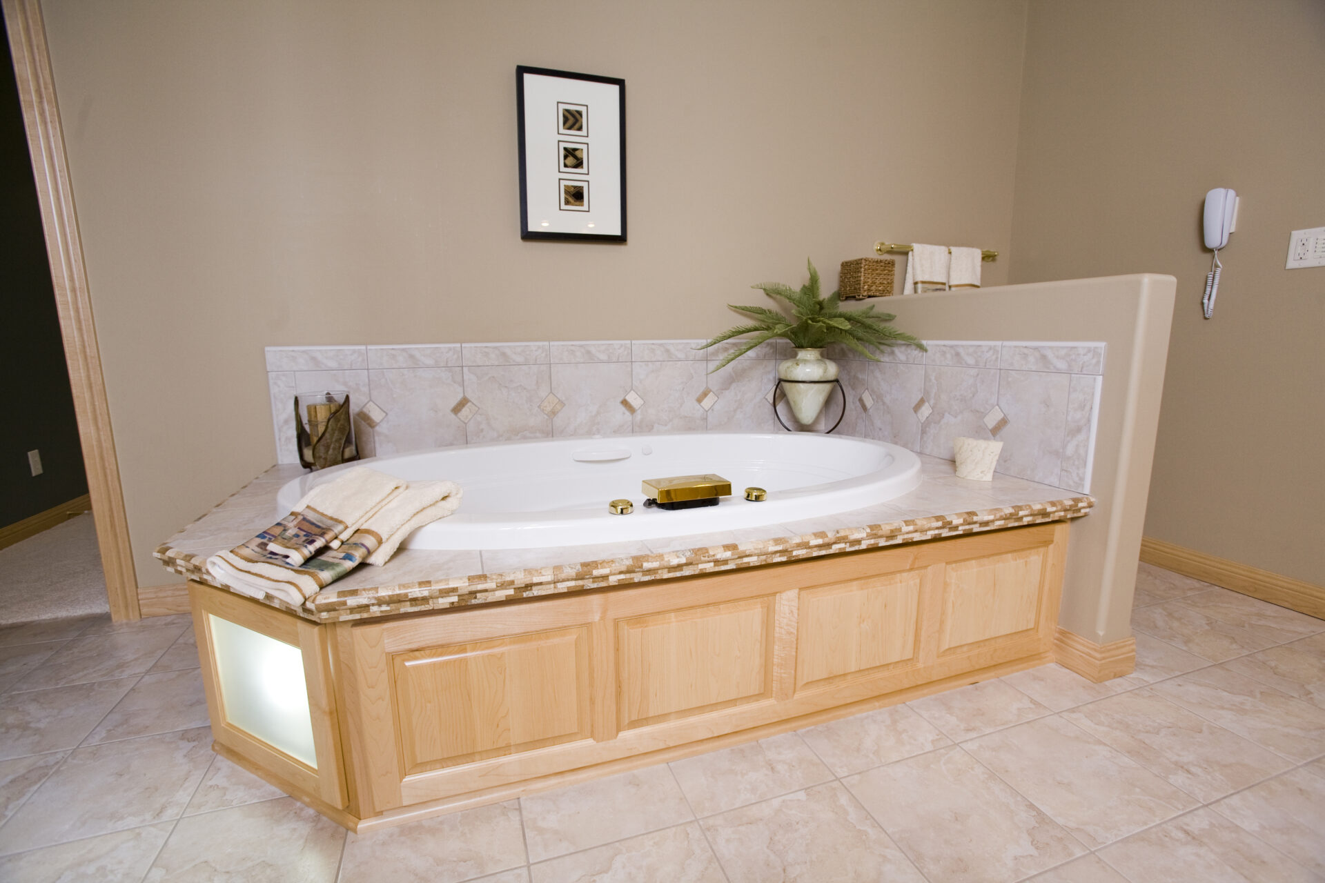 A large bath tub sitting in the middle of a bathroom.